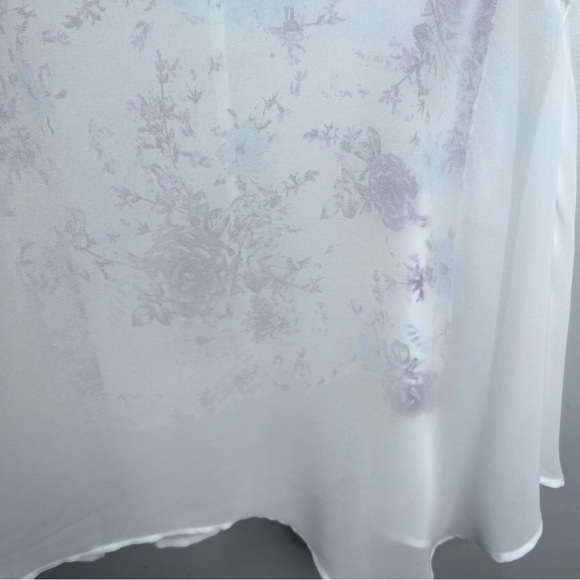 Torrid White Floral Sheer Back Hanky Hem Blouse - Picture 8 of 12